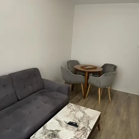 Center 1 Bdrm Apt With Terrace-2